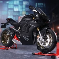 1:6 Ducati V4S with Smoke