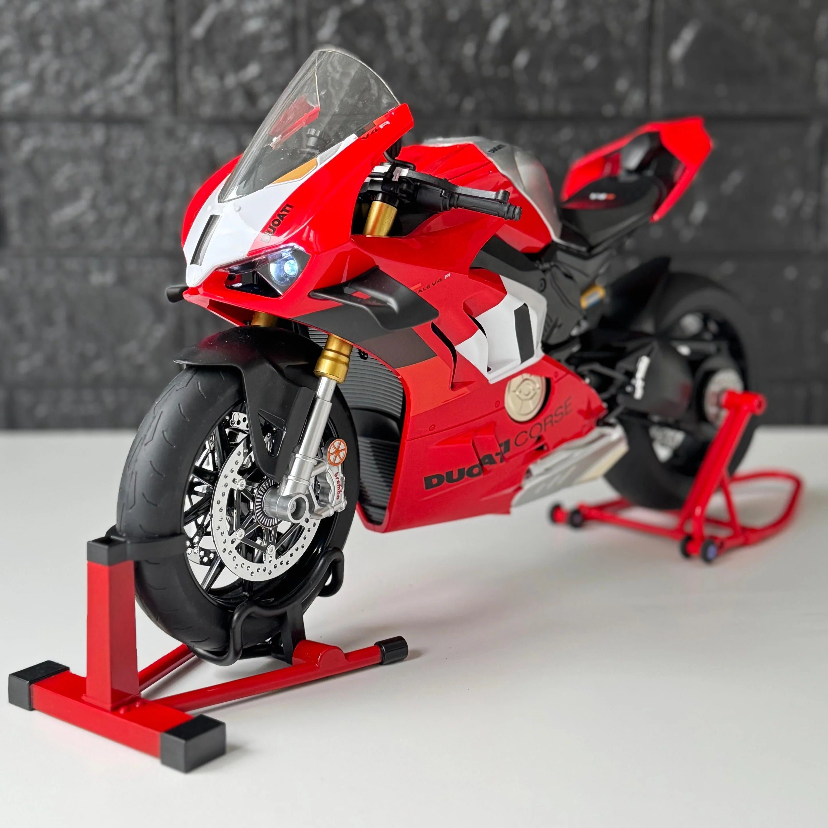 1:6 Ducati V4S with Smoke