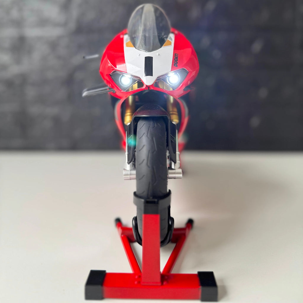 1:6 Ducati V4S with Smoke