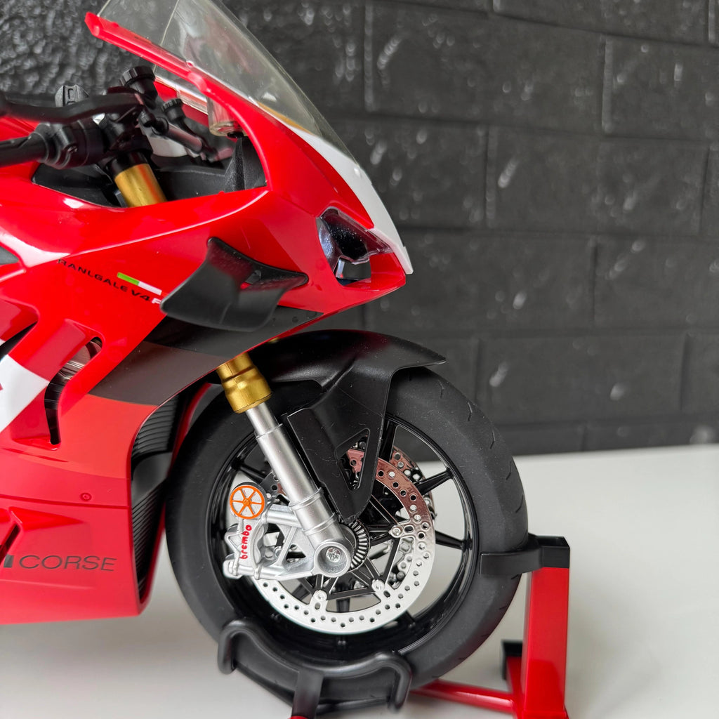 1:6 Ducati V4S with Smoke