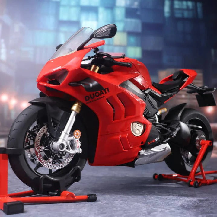 1:6 Ducati V4S with Smoke