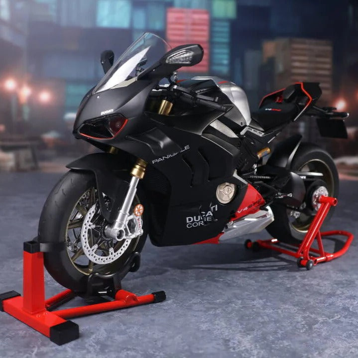 1:6 Ducati V4S with Smoke